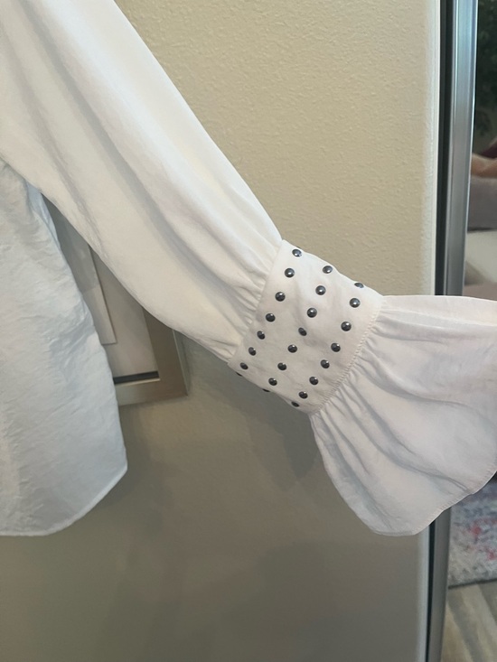 Vince Camuto White V-Neck Blouse with Studded Cuffs - Picture 4 of 4